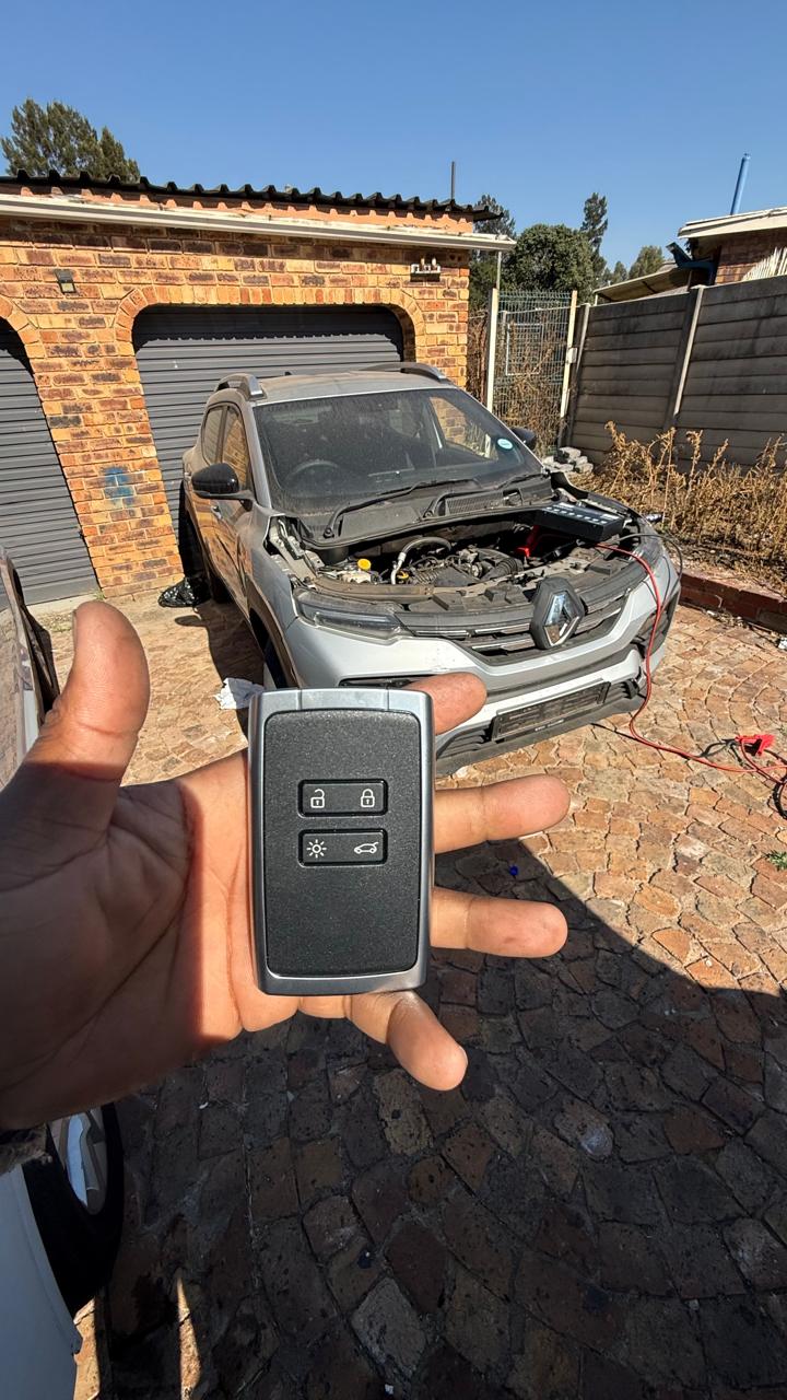 Renault card key with vehicle under engine repair