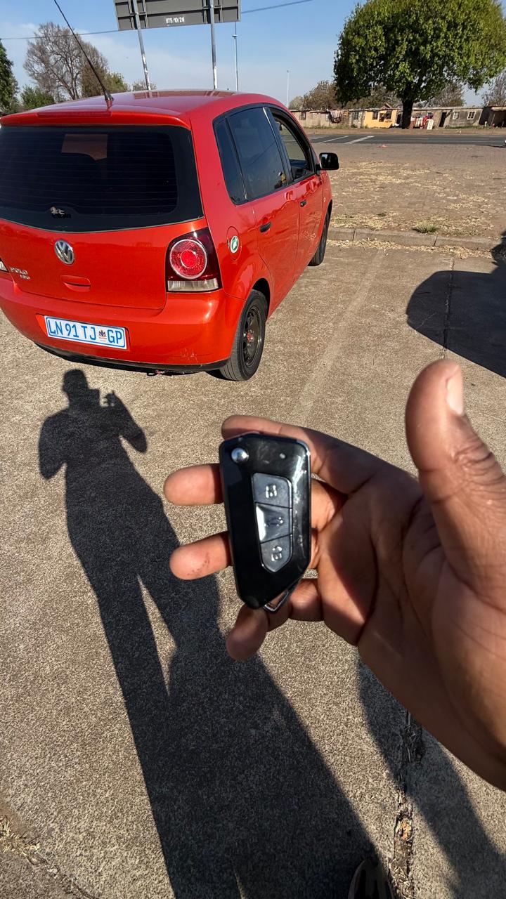Flip key for a red VW Polo
